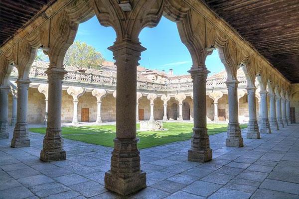 The University of Salamanca is the oldest founded university in 西班牙 和 the second oldest European university in continuous operations. The formal title of "University" was granted by King Alfonso X in 1164 和 recognized by Pope Alex和er IV in 1165.